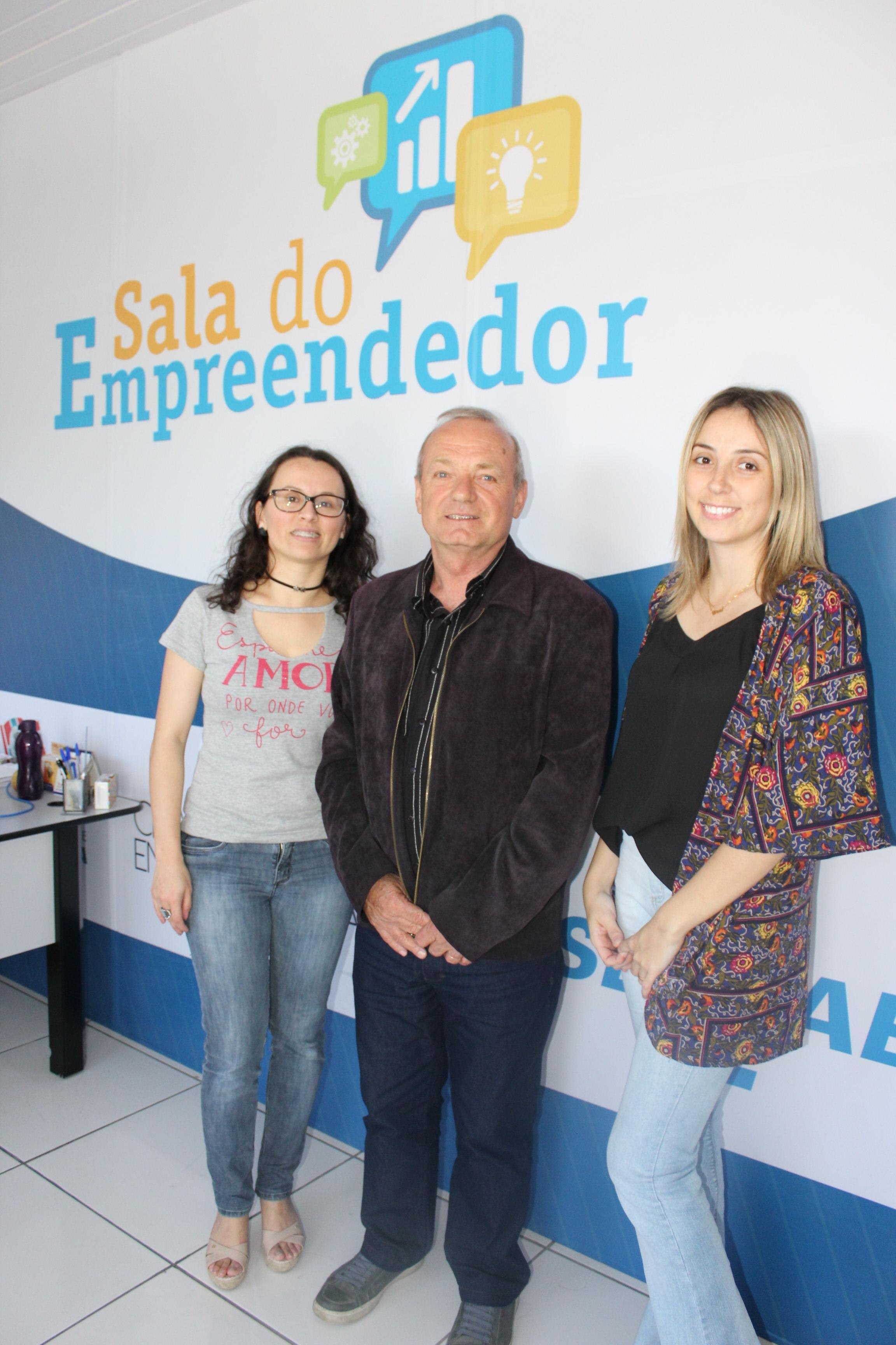 Plácido é coordenador do projeto Cidade Empreendedora, Grazi e a diretora de desenvolvimento Bruna Peixer