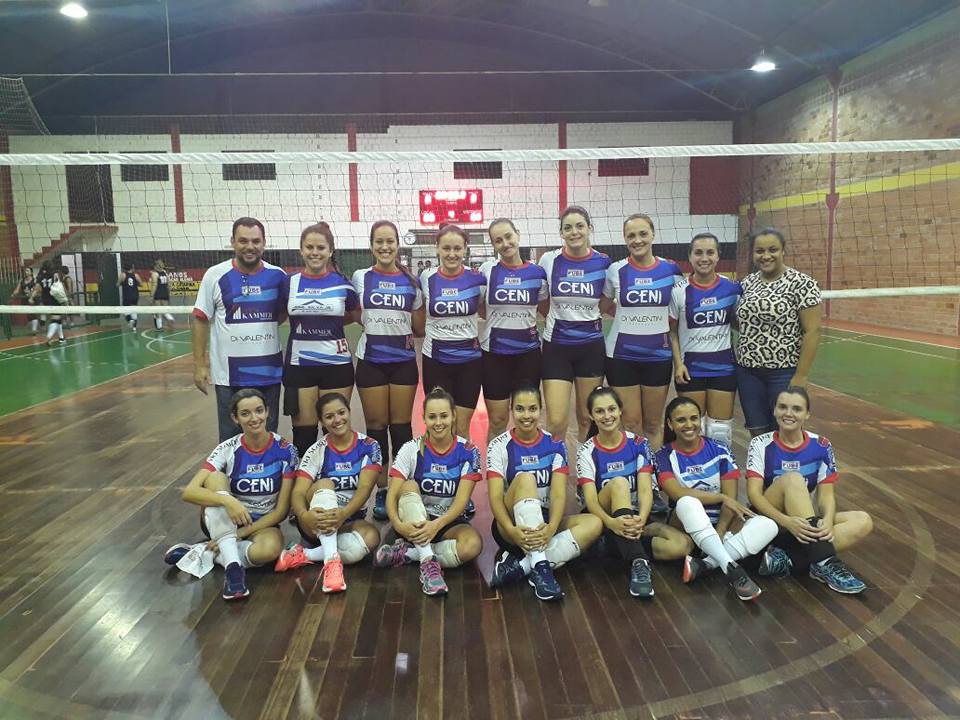 Equipe de Voleibol Adulto Feminino estreia com vitória fora de