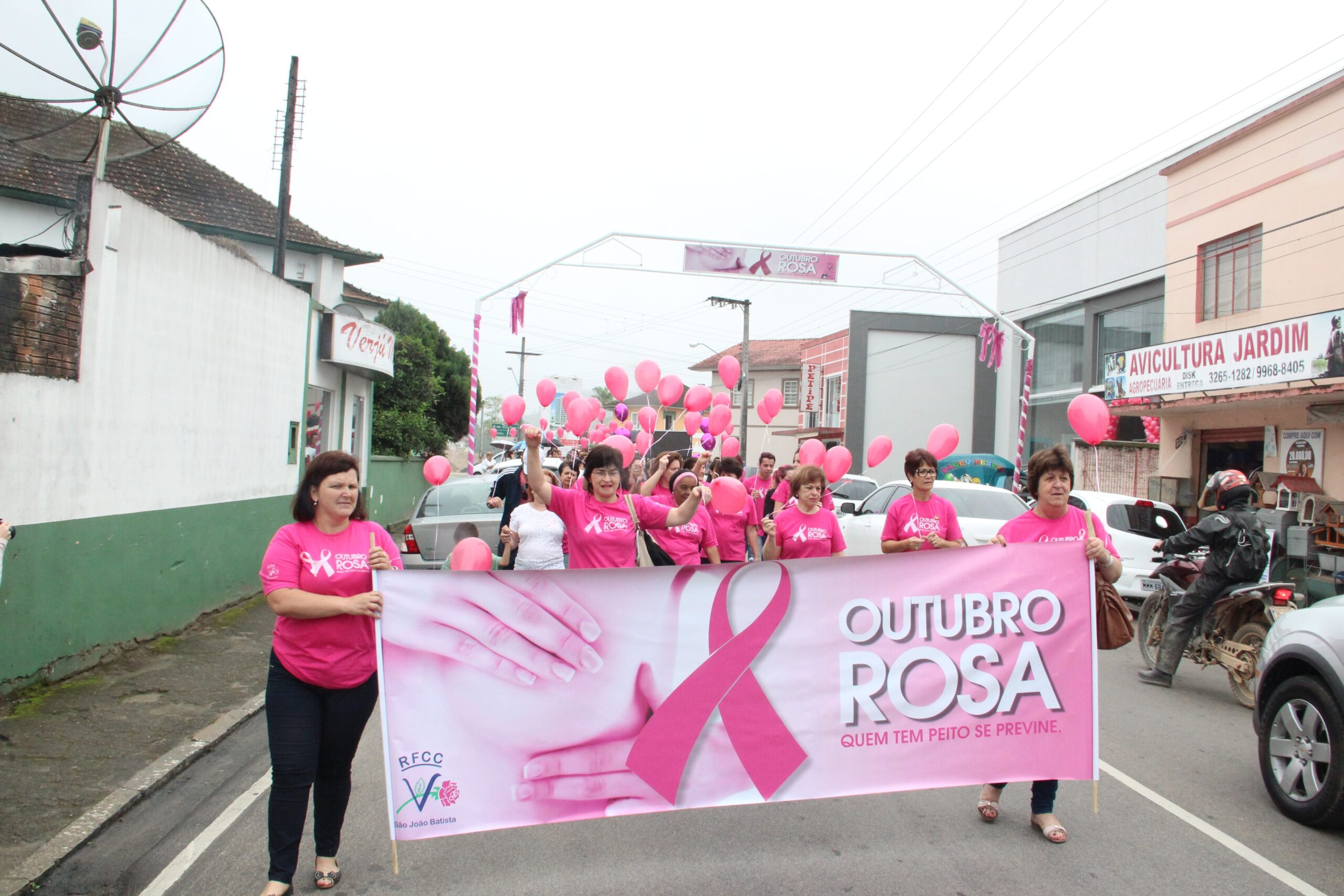 Caminhada alusiva ao Outubro Rosa será realizada nesta terça em