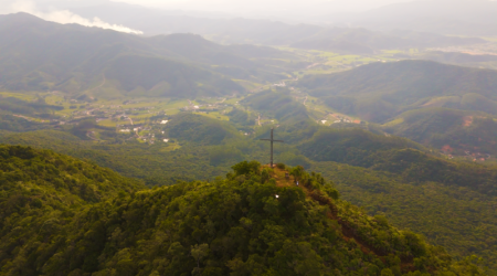 Trilha do Morro da Gurita recebe melhorias e placas informativas