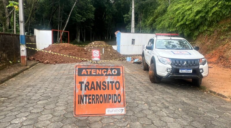 Prefeitura reforça interdição da Cascata do Fernandes e pede colaboração da população