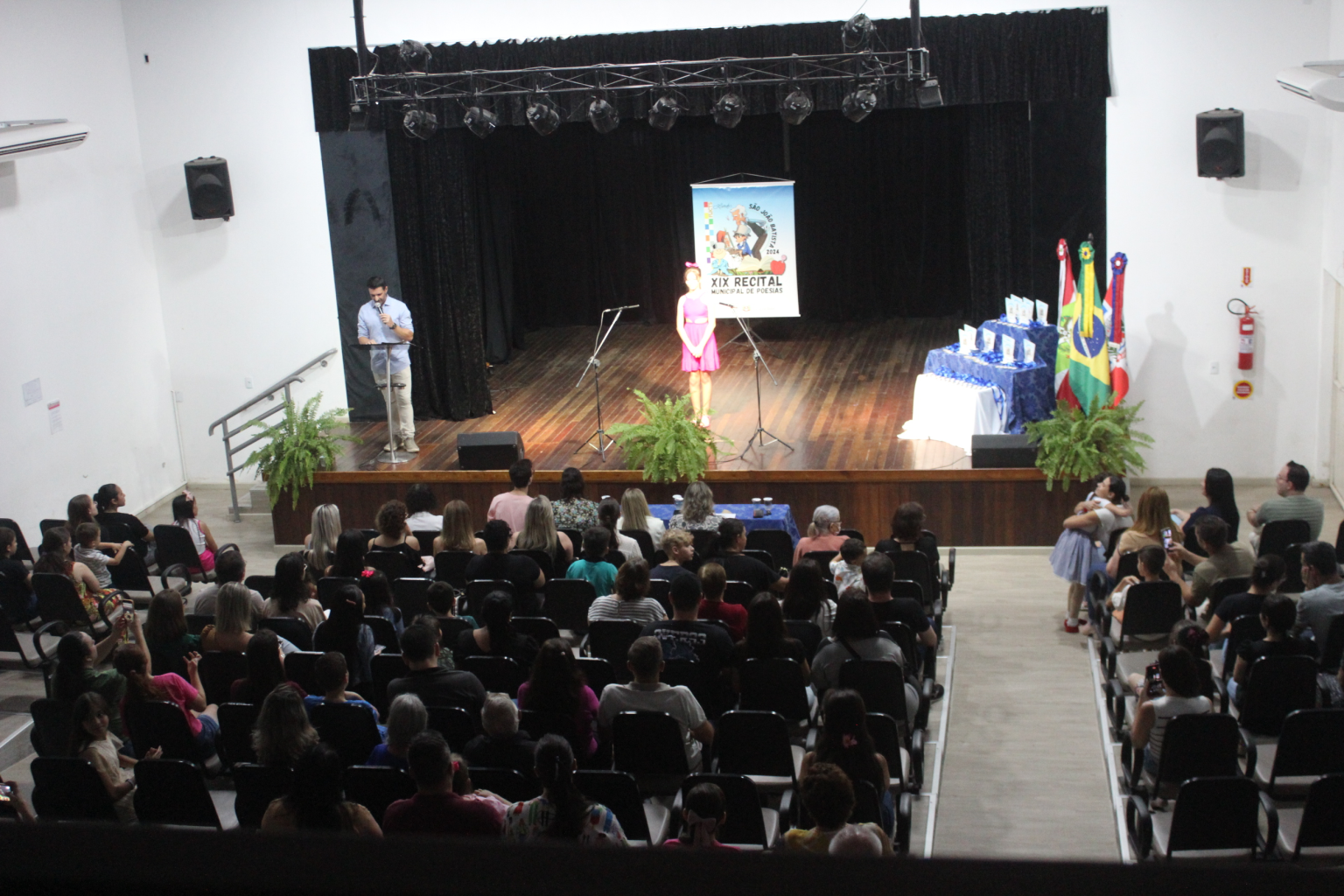 Segunda noite de apresentações do XIX Recital Municipal de Poesias é adiada para terça-feira (12/11)