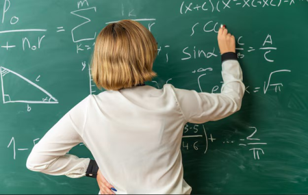 Ponto facultativo do Dia do Professor será celebrado segunda-feira (14) na rede municipal de ensino de SJB