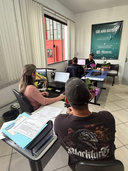 Com 967 atendimentos no 1º semestre, Sala do Empreendedor de São João Batista fica entre as melhores avaliadas de SC