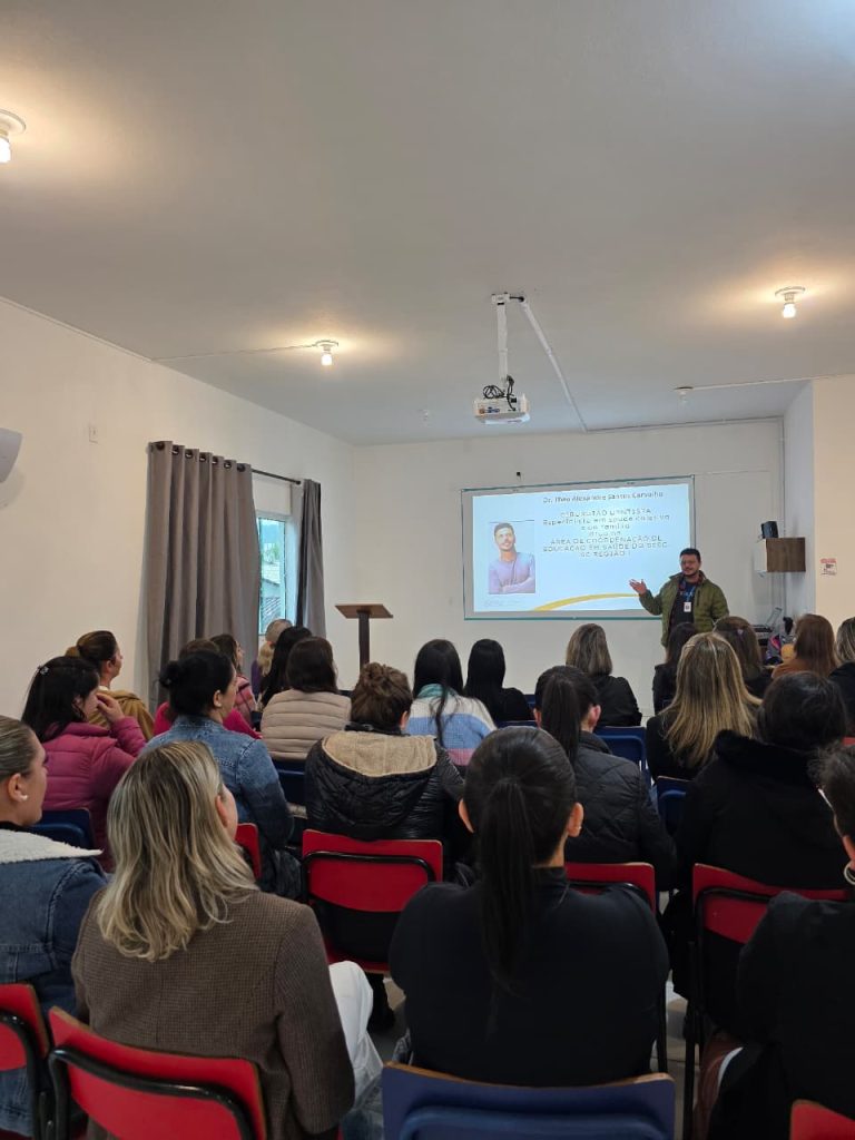 Professores da Educação Infantil participam de capacitação multidisciplinar pelo programa Saúde na Escola
