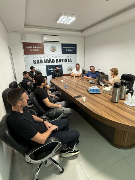 Prefeitura de São João Batista debate ampliação do projeto Moda Catarina com Sebrae/SC e empreendedores locais
