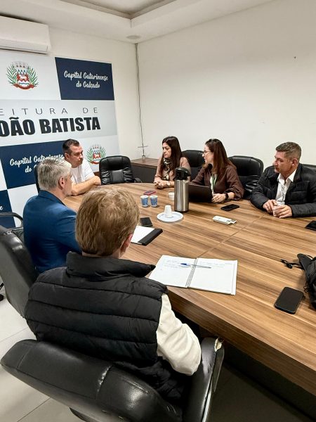 Prefeitura de São João Batista e Governo do Estado avançam em tratativas para municipalização da Escola Patrício Teixeira Brasil