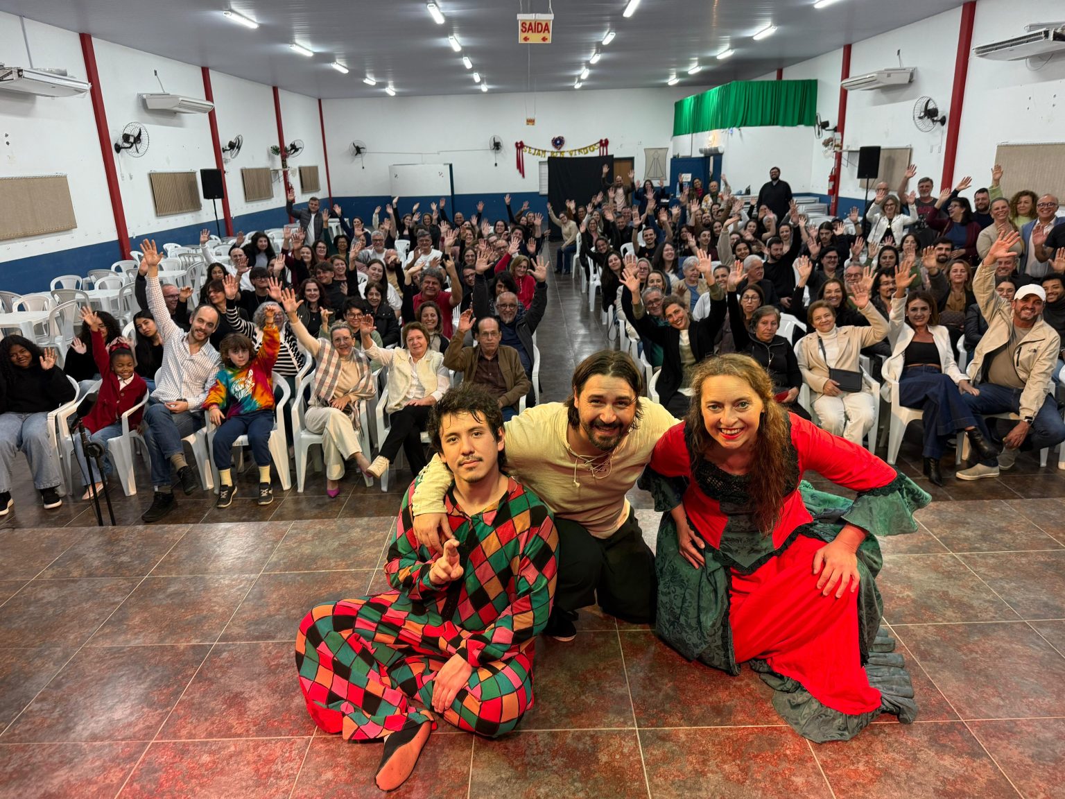 Peça teatral italiana traz diversão e cultura ao público batistense