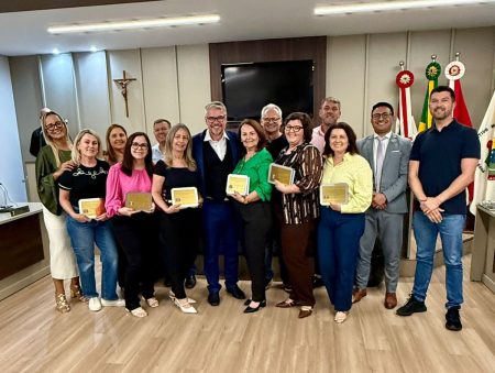 Secretaria Municipal de Educação presta homenagem a professoras recém-aposentadas de São João Batista