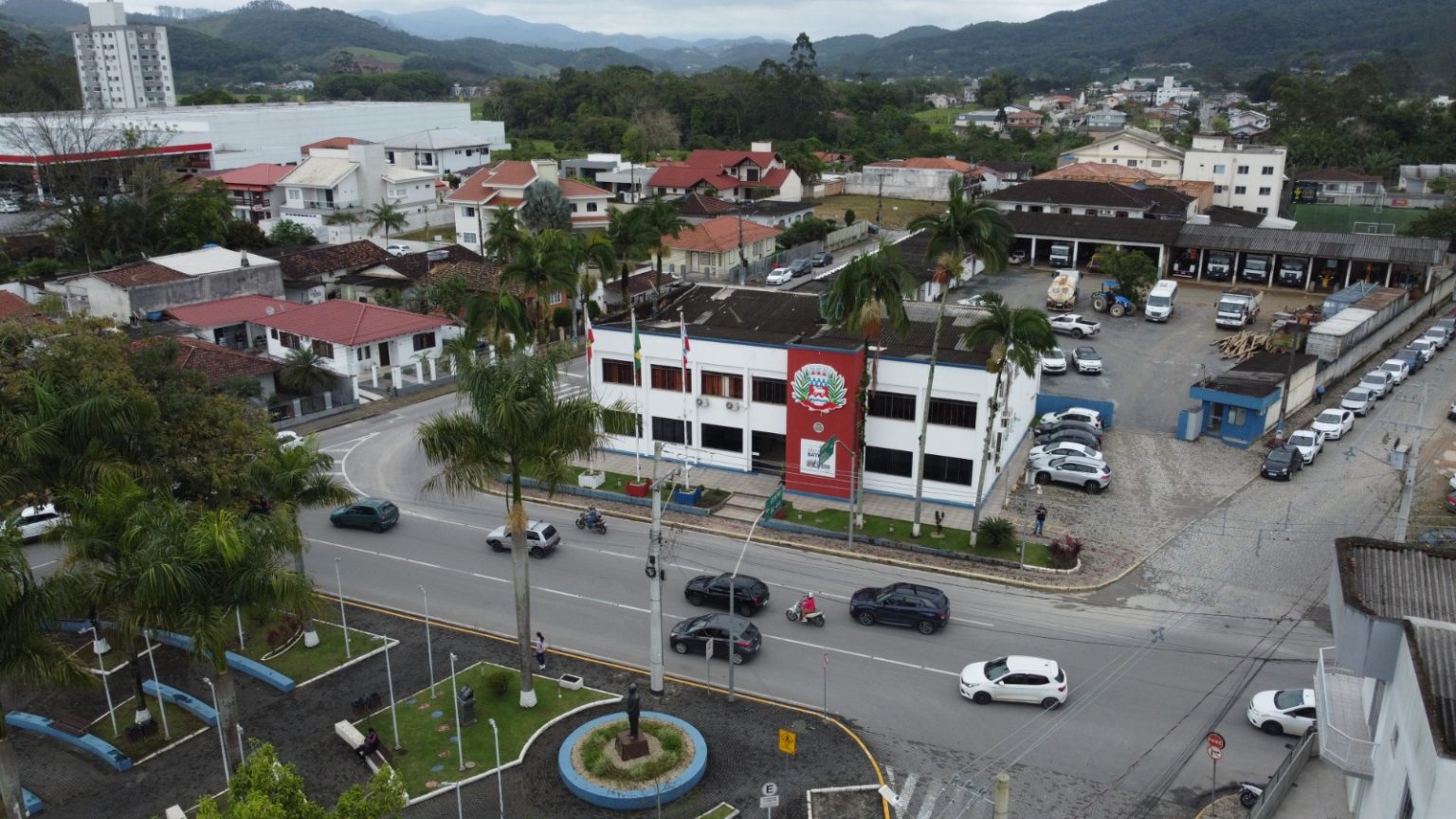 Administração municipal de São João Batista lança editais de concurso público com vagas para diversas áreas