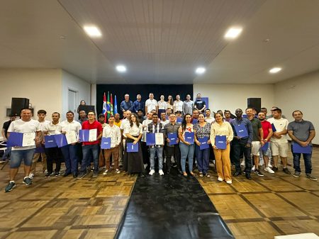 Formatura marca conclusão de cursos profissionalizantes de Construção Civil
