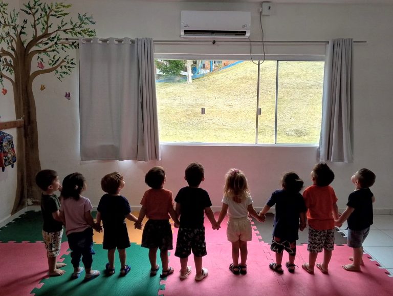 Prefeitura de São João Batista investe em melhorias na climatização de salas de aula da rede municipal