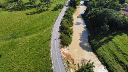 Defesa Civil alerta para ponto de interdição parcial em rua do bairro Rio do Braço