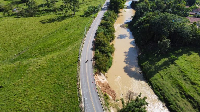Defesa Civil alerta para ponto de interdição parcial em rua do bairro Rio do Braço