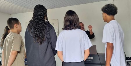 Secretaria Municipal de Educação inicia projeto de coral escolar na Escola Araci Espíndola Dalcenter