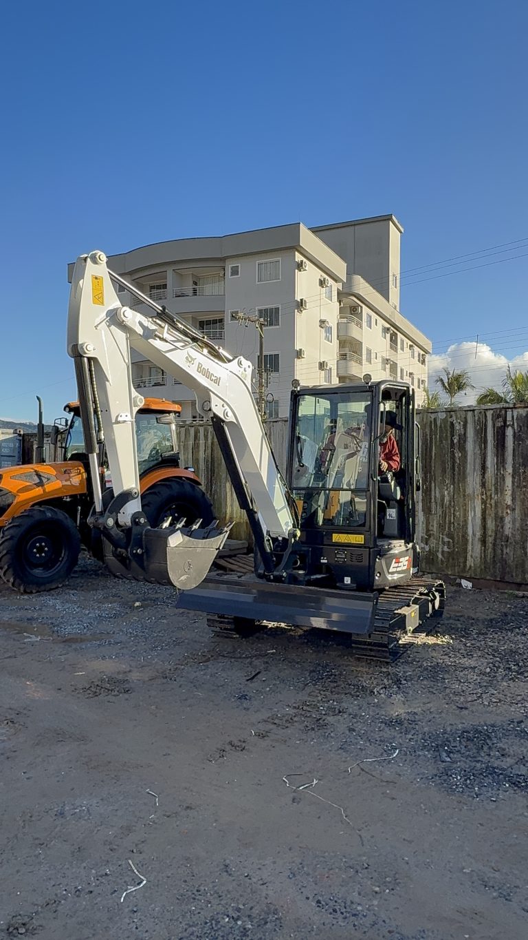 Sisam adquire nova miniescavadeira Bobcat