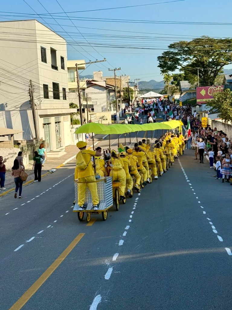 Fotos do desfile comemorativo aos 68 anos de emancipação de São João Batista