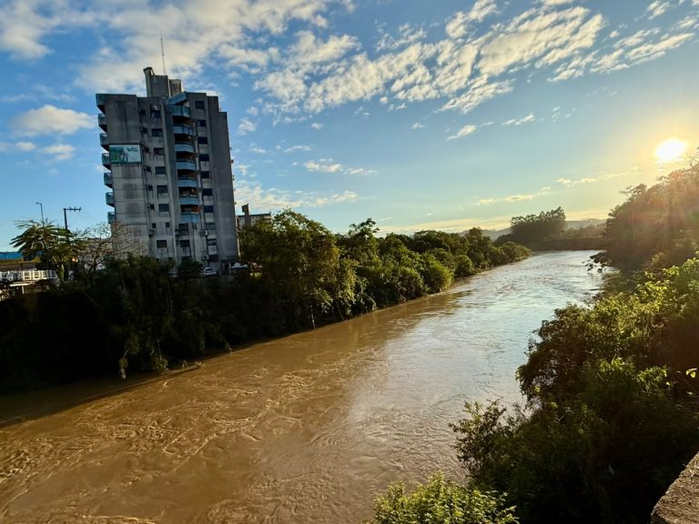 Prefeitura de São João Batista obtém autorização para desassoreamento e dragagem do Rio Tijucas